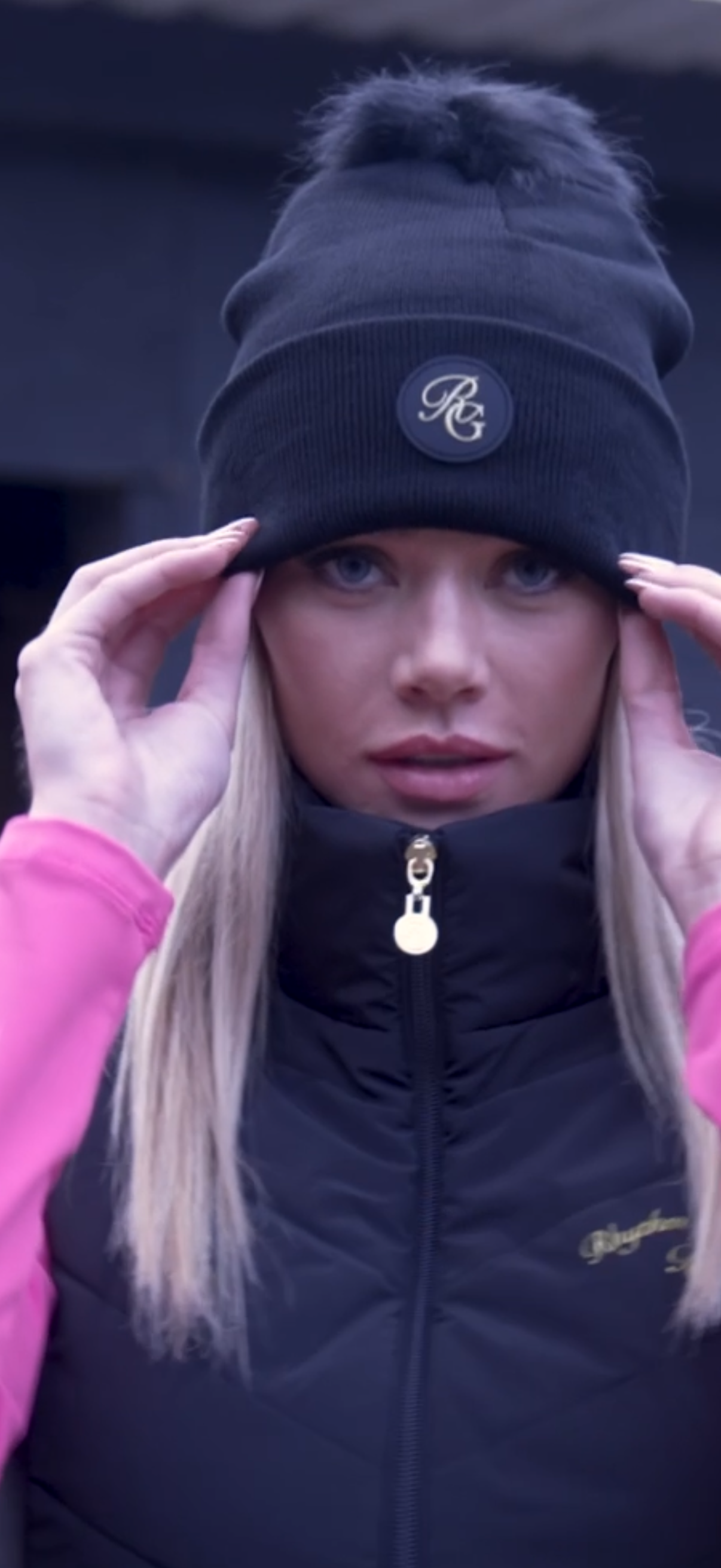 R&G woven bobble hat